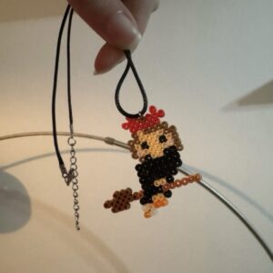 Kiki (Studio Ghibli) v3 Pixel Art Chaveiro Pin Brinco Adesivo ou Ímã