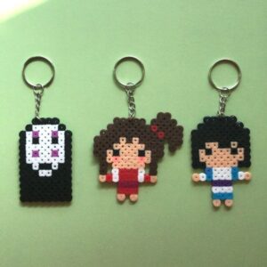 Spirited Away - Chihiro (Personagens Studio Ghibli) v1 Pixel Art Chaveiro Pin Brinco Adesivo ou Ímã (cópia)
