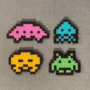 Space Invaders Pixel Art Chaveiro Pin Brinco Adesivo ou Ímã