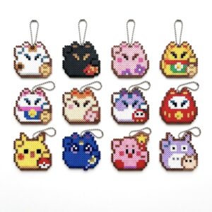 Maneki Neko tam M Vários Tipos Pixel Art Chaveiro Pin Brinco Colar Adesivo ou Ímã